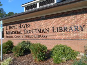 Front of the J. Hoyt Hayes Memorial Troutman Library